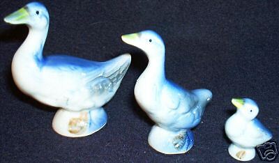 Set of 3 Blue Porcelain Ducks   Mama, Papa and Baby  